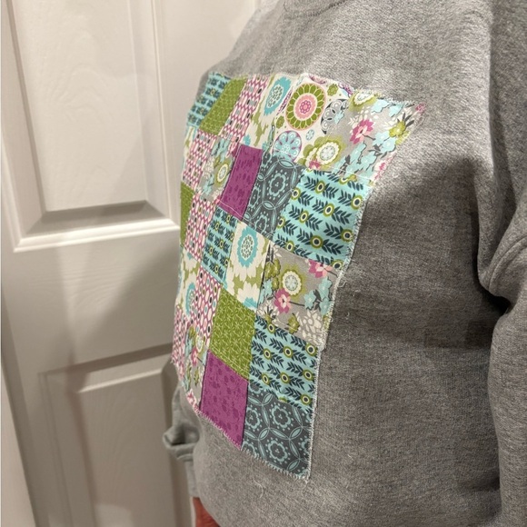 NWOT Hand Crafted gray sweatshirt with quilted patch - Picture 13 of 15